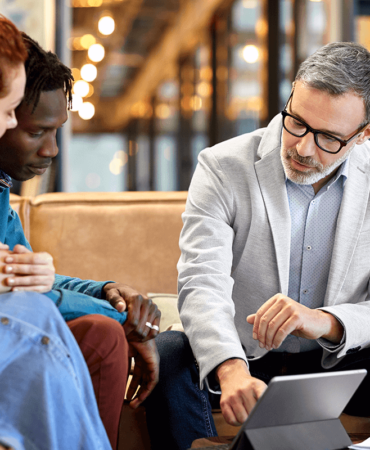 advisor-sitting-down-with-couple