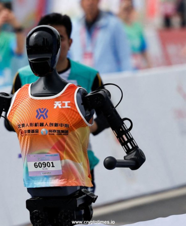 Chinas-Robot-Marathon-Champion-Aims-to-Be-the-‘Android-of-Humanoid-Robotics.jpg