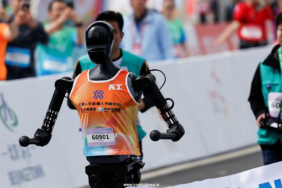 Chinas-Robot-Marathon-Champion-Aims-to-Be-the-‘Android-of-Humanoid-Robotics.jpg